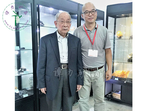 中國(guó)月球探測(cè)工程首席科學(xué)家，“嫦娥之父”-歐陽(yáng)自遠(yuǎn)院士（左）