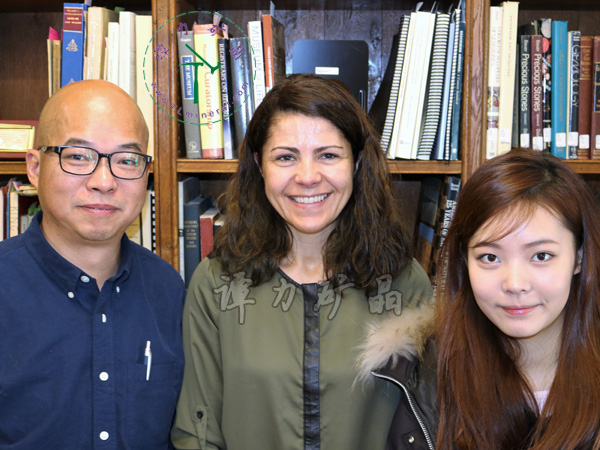 哈佛大學(xué)礦物博物館館長(zhǎng)（中）Raquel-Alonso-Perez拉奎爾·阿隆索·佩雷斯，譚力（左），譚格格（右）