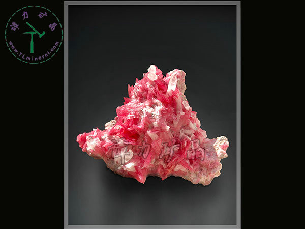 薔薇輝石+水晶，秘魯，10x9x5.5cm